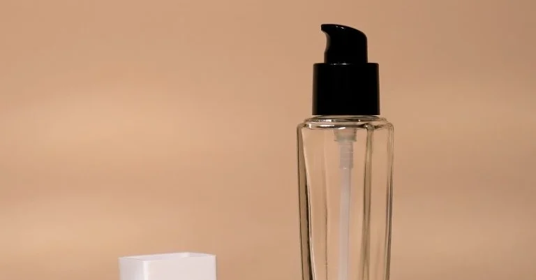 Refillable liquid foundation bottles