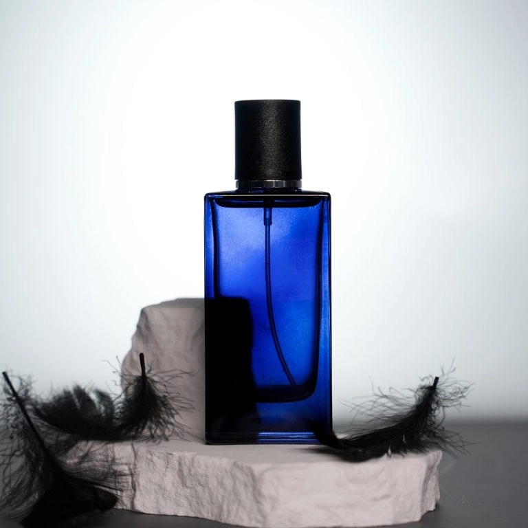 100ml dark blue glass spray bottle