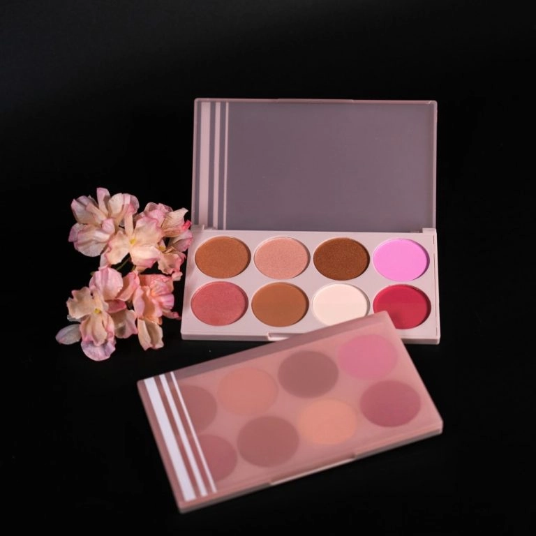 8 color eye shadow palette with frosted cap