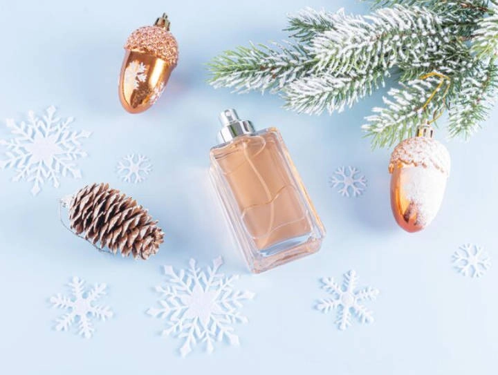 Winter Wonderland in a Bottle Best 2025 Black Friday Deals on Snowy & Frosted Perfume Glass Packaging