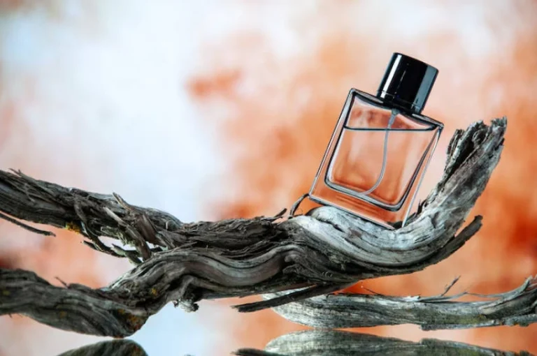 Why Oud Perfumes Need Premium Glass Bottles Protection, Prestige, and Performance