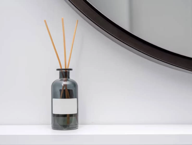 round acrylic diffuser bottle